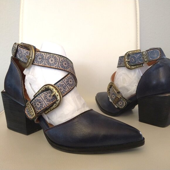 Spring Step, L'artiste Modelista - Navy Blue buckle strappy pump. 39 (8 to 8.5) - Picture 10 of 11